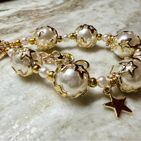 Dior Gold Star Key Ring with Pearls & ‘CD’ Charm Sealed in Plastic/New in Box. - Picture 9 of 10